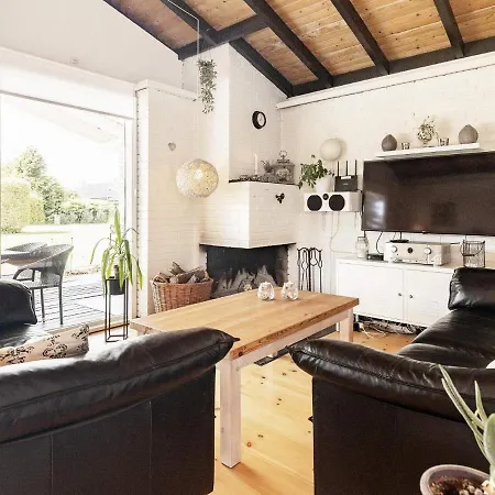 Modern Retreat In Marielyst - By Traum Ferienhaus