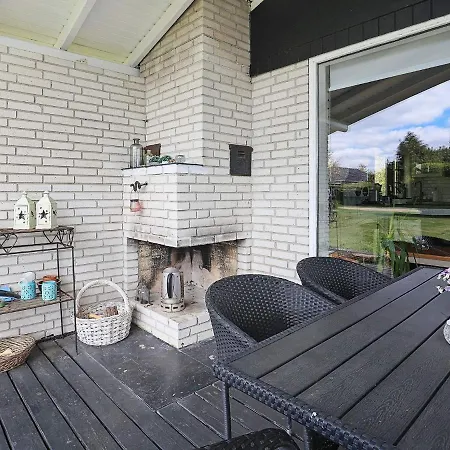 Modern Retreat In Marielyst - By Traum Bøtø By